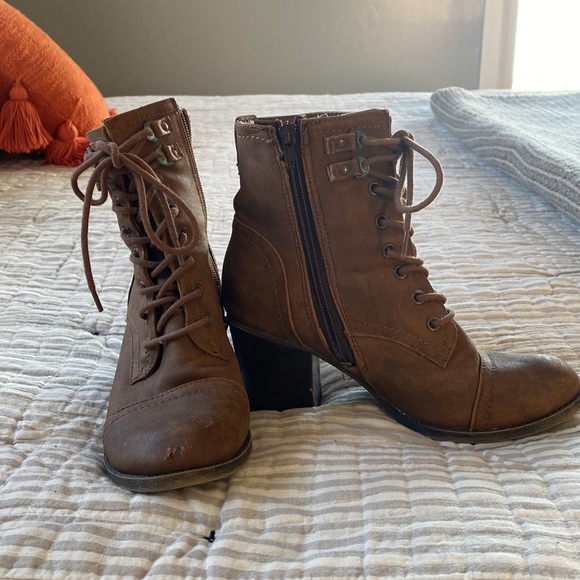 Boots - Picture 2 of 5